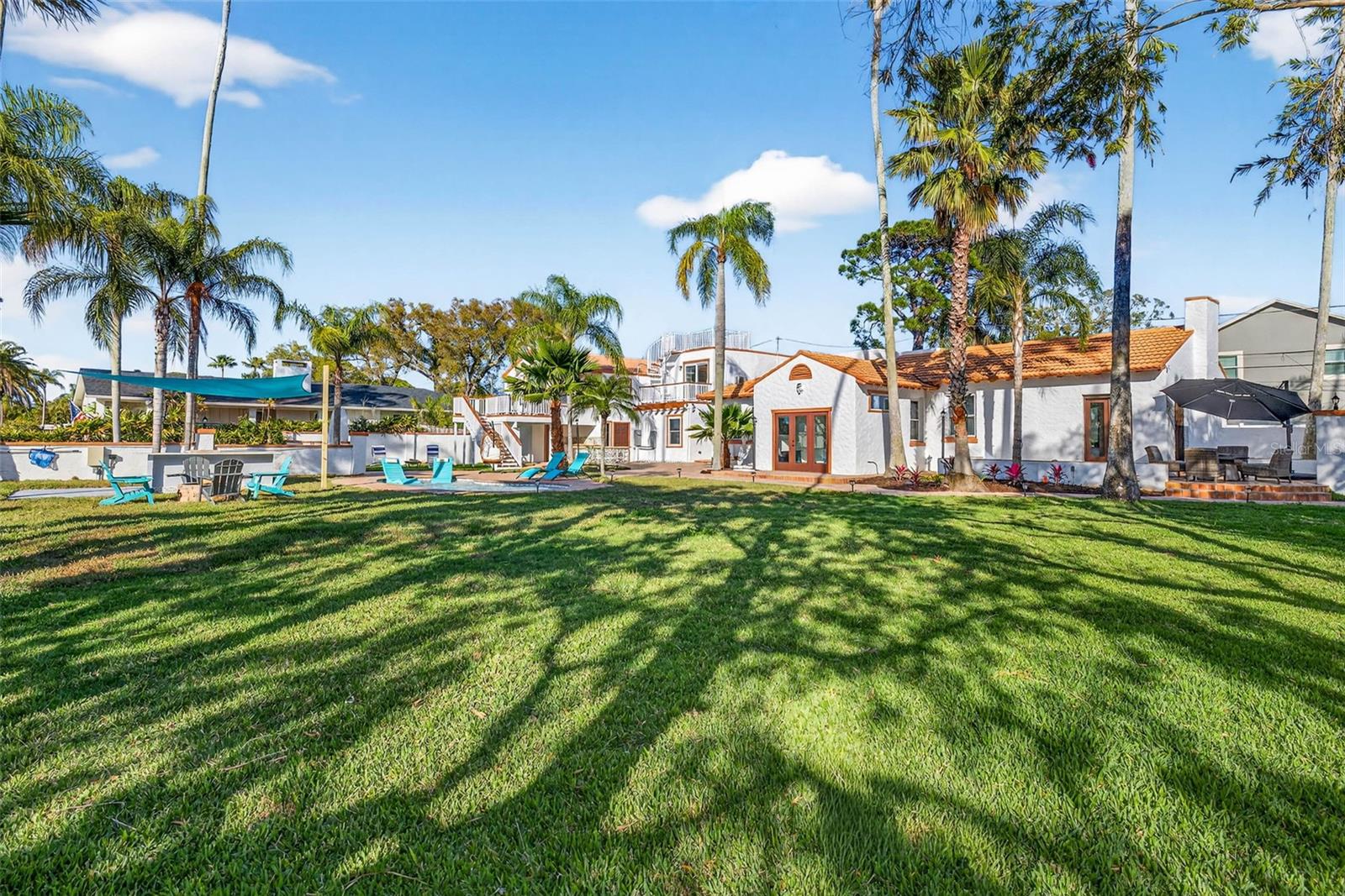 Single Family Residence in DUNEDIN, FL - Daniel Dourado