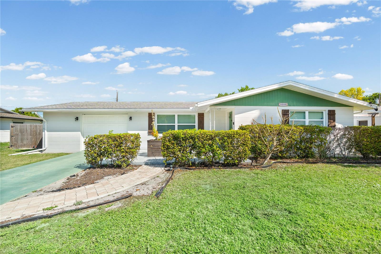 Single Family Residence in BRADENTON, FL - Daniel Dourado