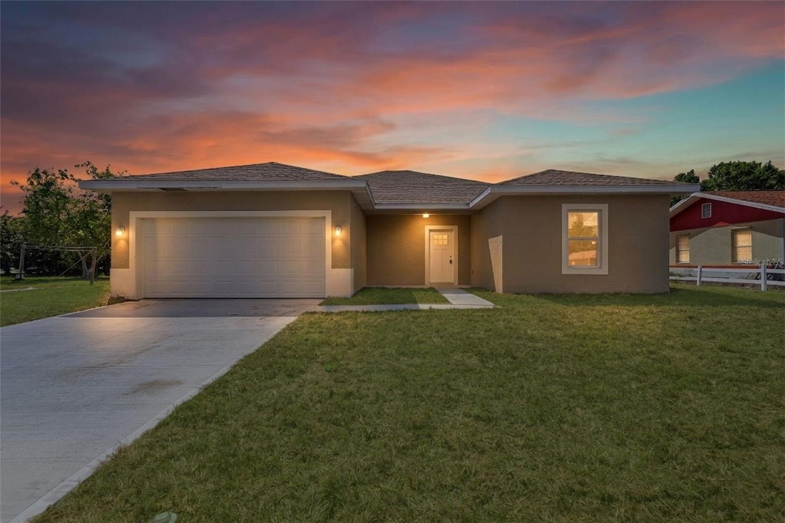 Single Family Residence in PORT CHARLOTTE, FL - Daniel Dourado