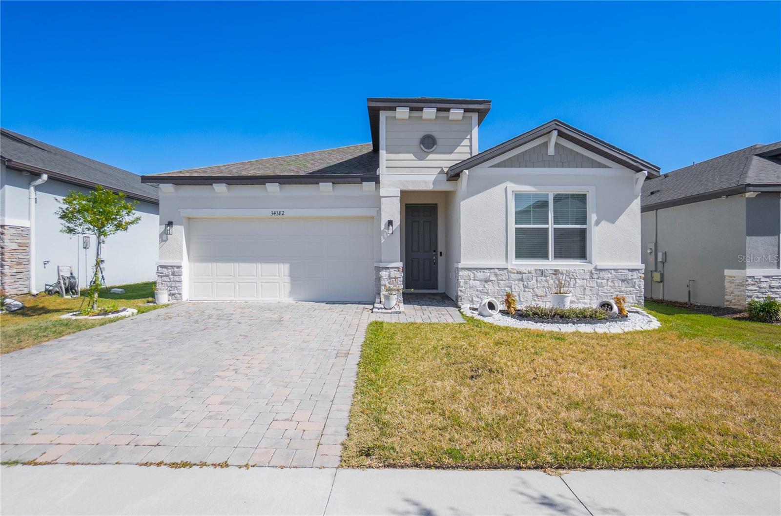 Single Family Residence in WESLEY CHAPEL, FL - Daniel Dourado