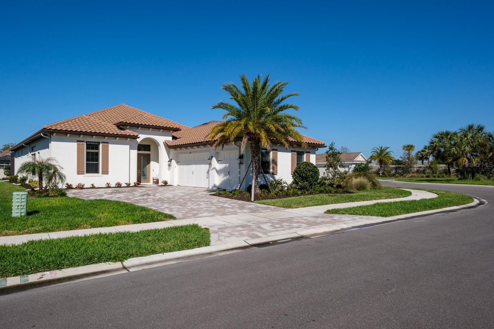 Single Family Residence in WESLEY CHAPEL, FL - Daniel Dourado