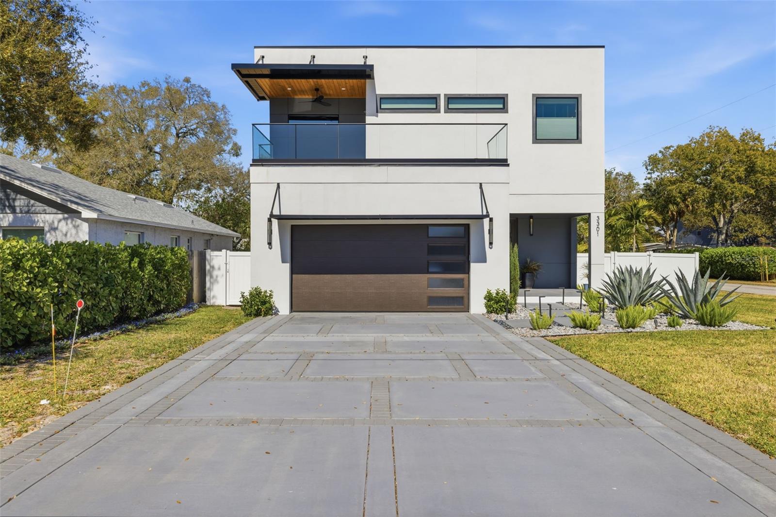 Single Family Residence in TAMPA, FL - Daniel Dourado