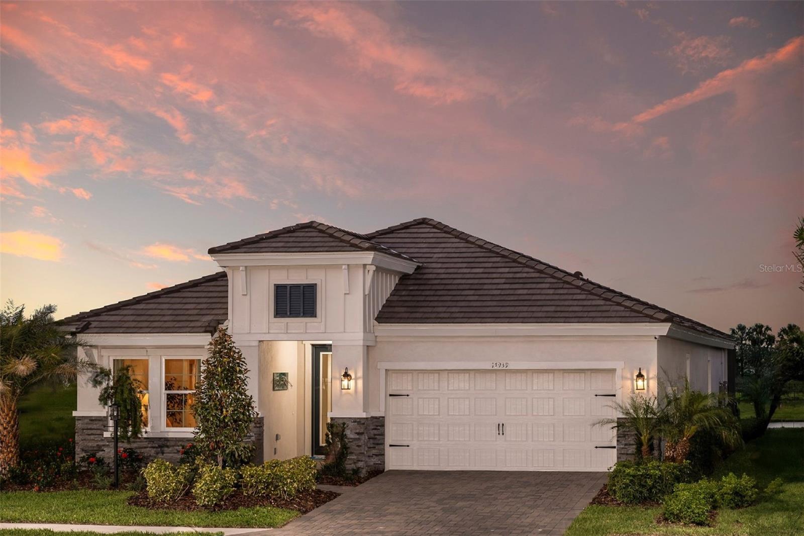 Single Family Residence in LAKEWOOD RANCH, FL - Daniel Dourado
