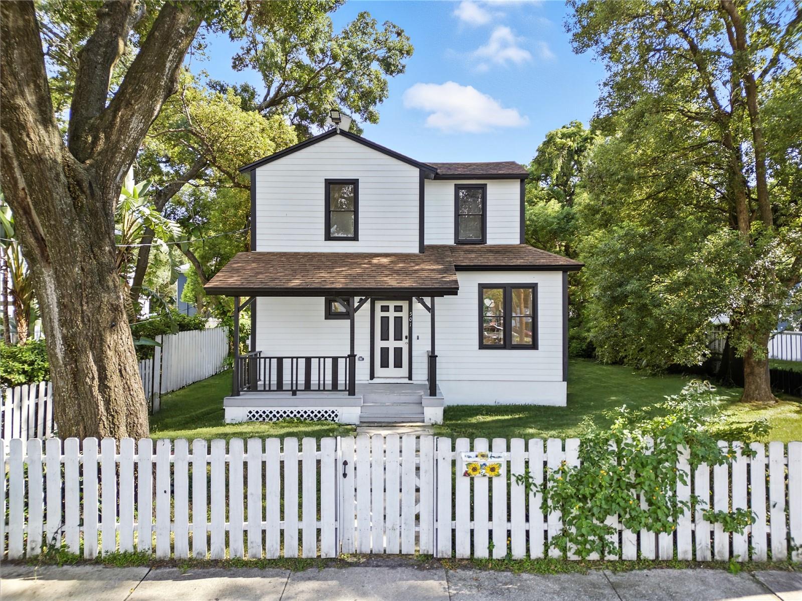 Single Family Residence in TAMPA, FL - Daniel Dourado