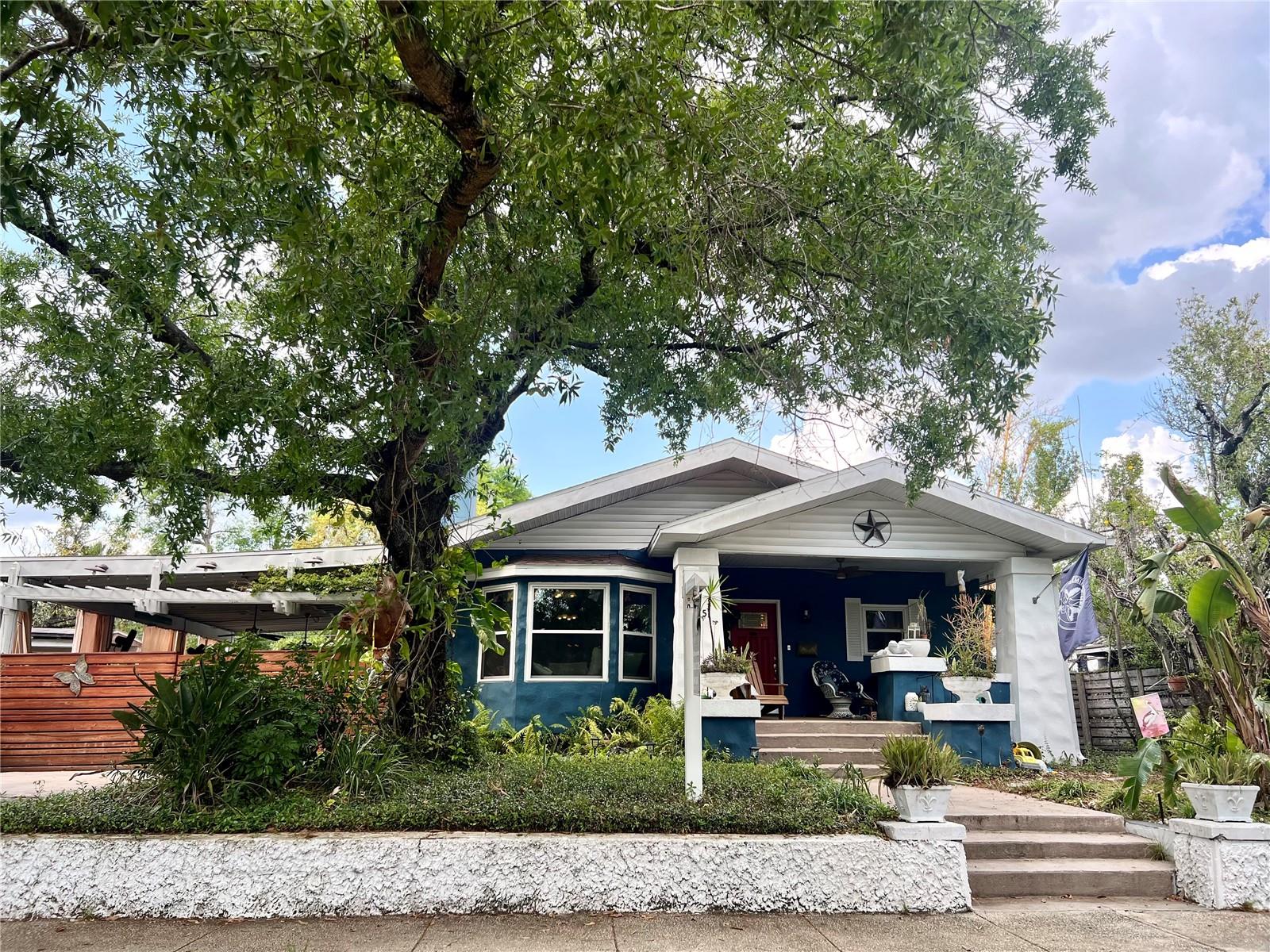 Single Family Residence in TAMPA, FL - Daniel Dourado