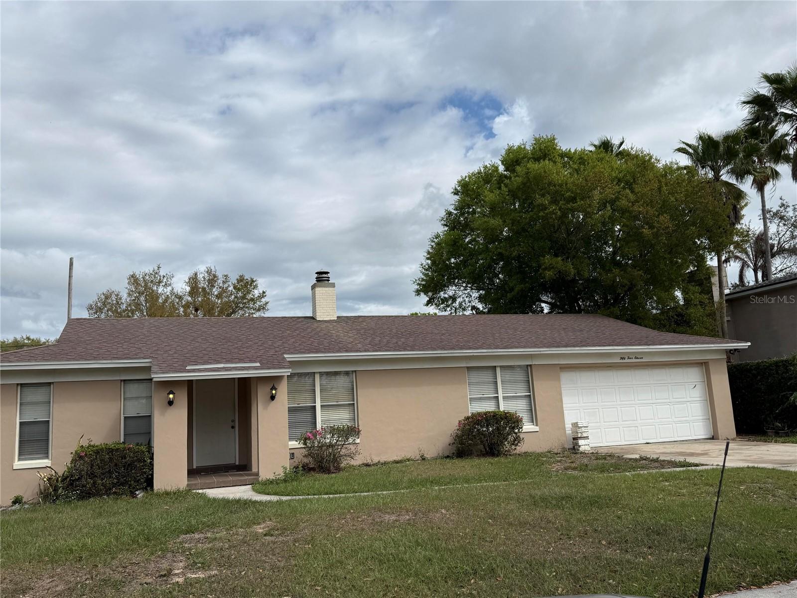 Single Family Residence in ORLANDO, FL - Daniel Dourado