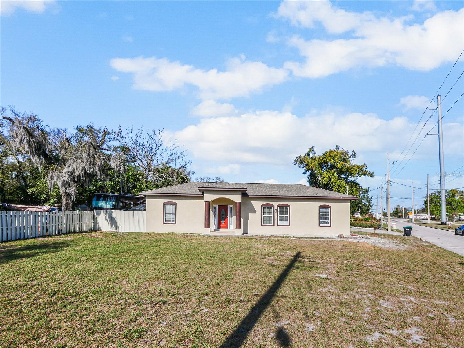 Single Family Residence in ORLANDO, FL - Daniel Dourado