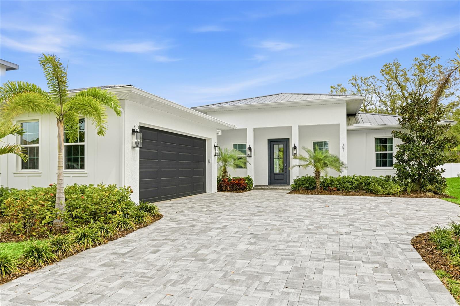 Single Family Residence in SARASOTA, FL - Daniel Dourado