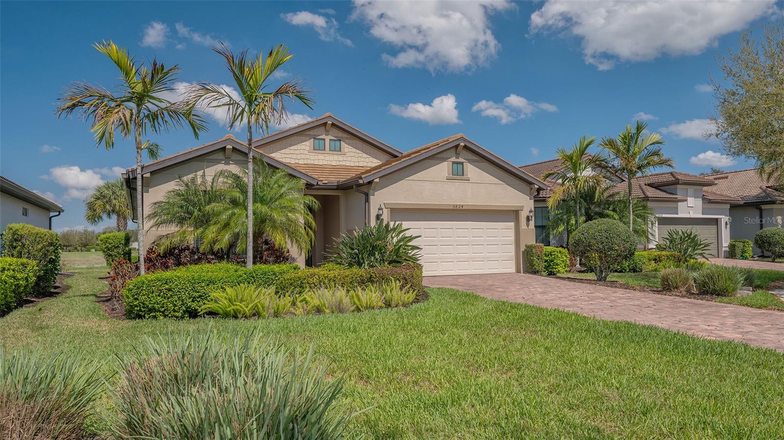 Single Family Residence in SARASOTA, FL - Daniel Dourado