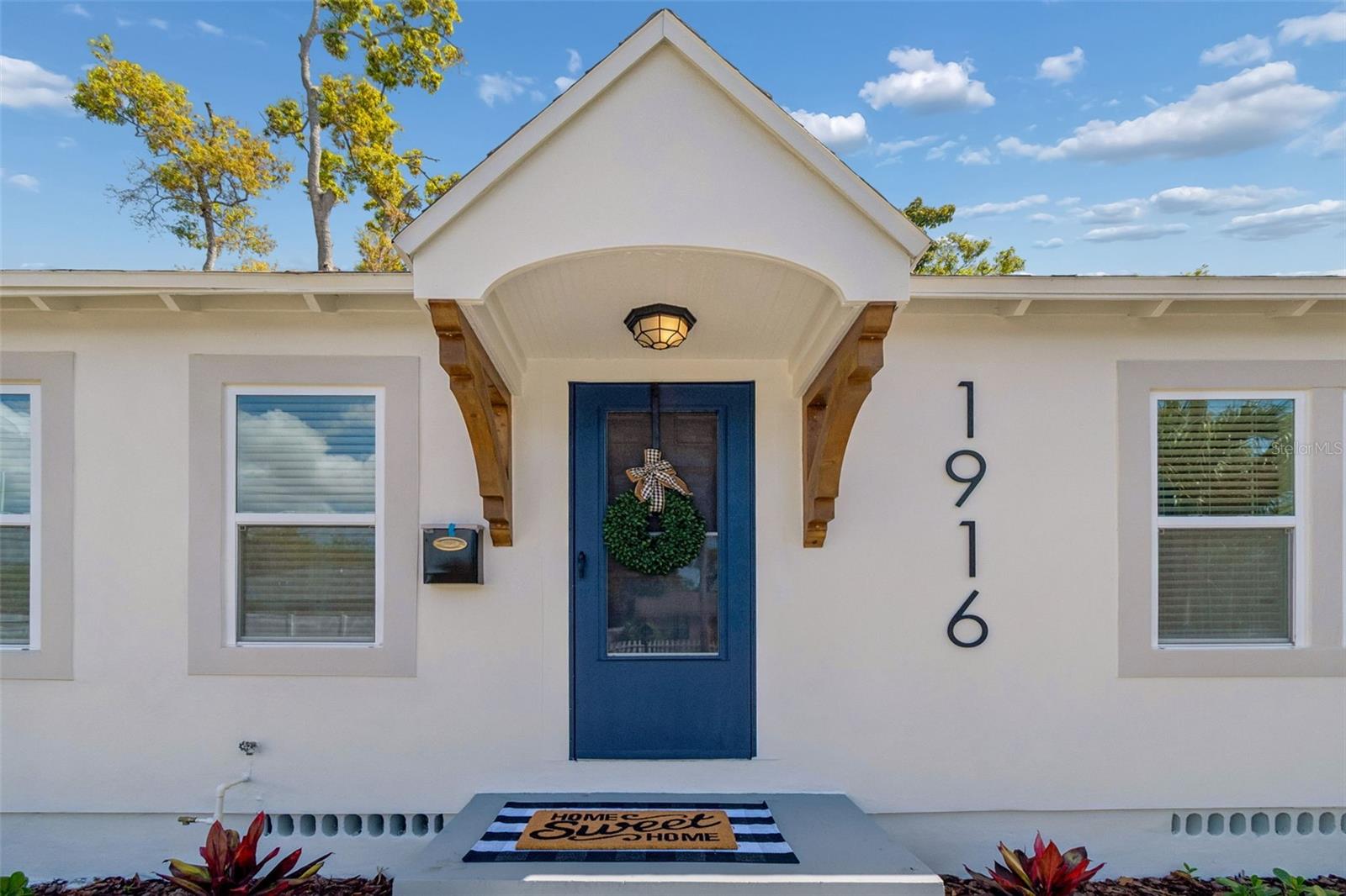 Single Family Residence in ST PETERSBURG, FL - Daniel Dourado