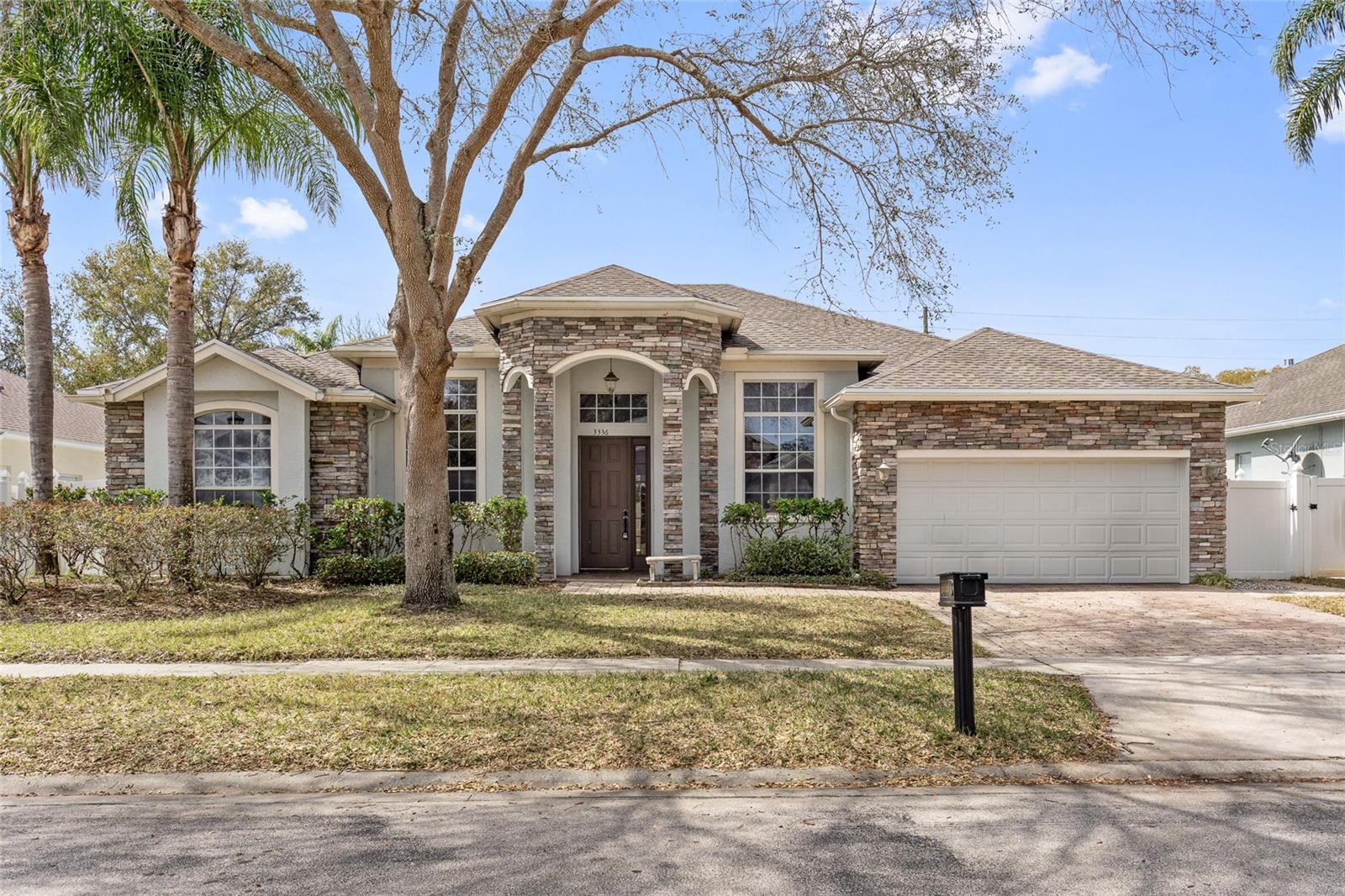 Single Family Residence in ORLANDO, FL - Daniel Dourado