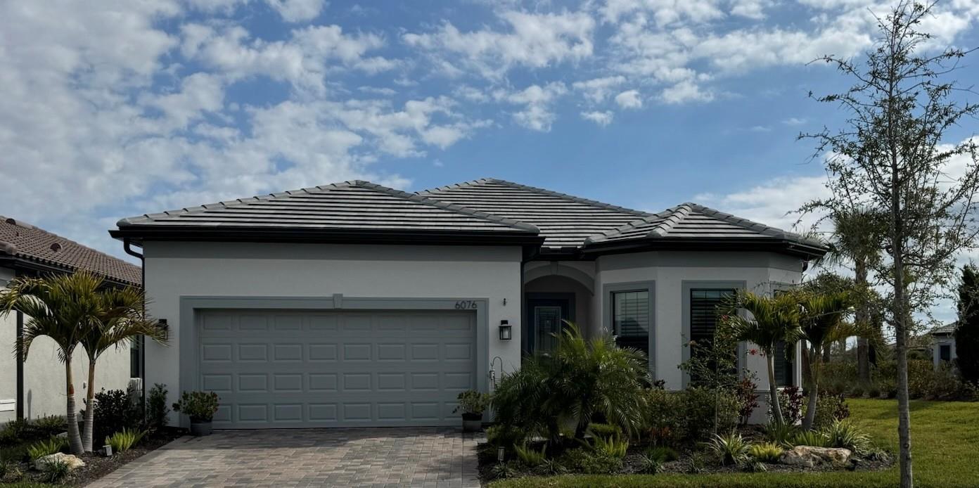 Single Family Residence in NOKOMIS, FL - Daniel Dourado