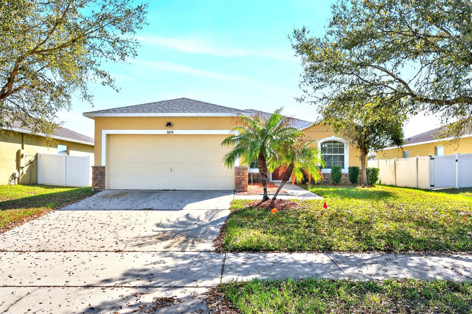 Single Family Residence in KISSIMMEE, FL - Daniel Dourado
