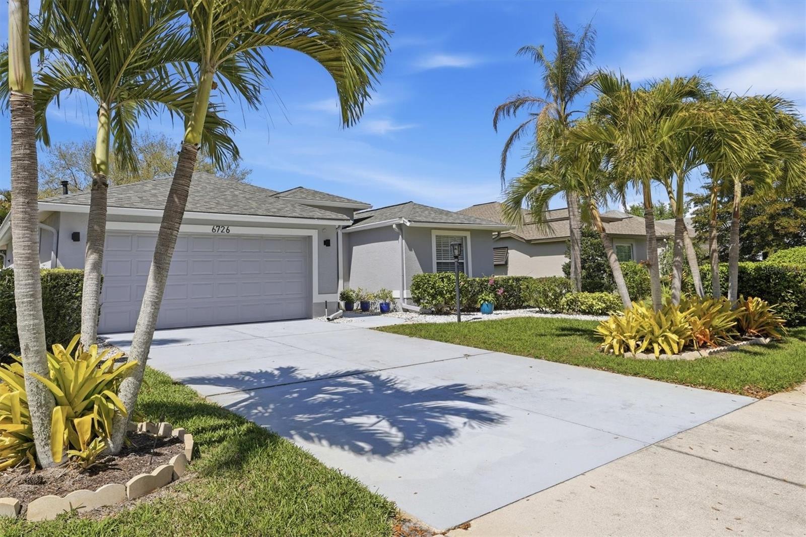 Single Family Residence in SARASOTA, FL - Daniel Dourado