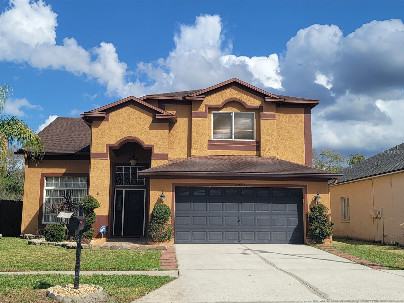 Single Family Residence in WESLEY CHAPEL, FL - Daniel Dourado