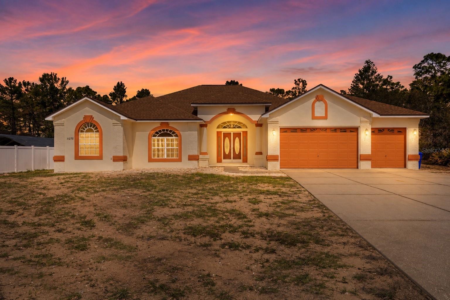 Single Family Residence em WEEKI WACHEE, FL - Daniel Dourado