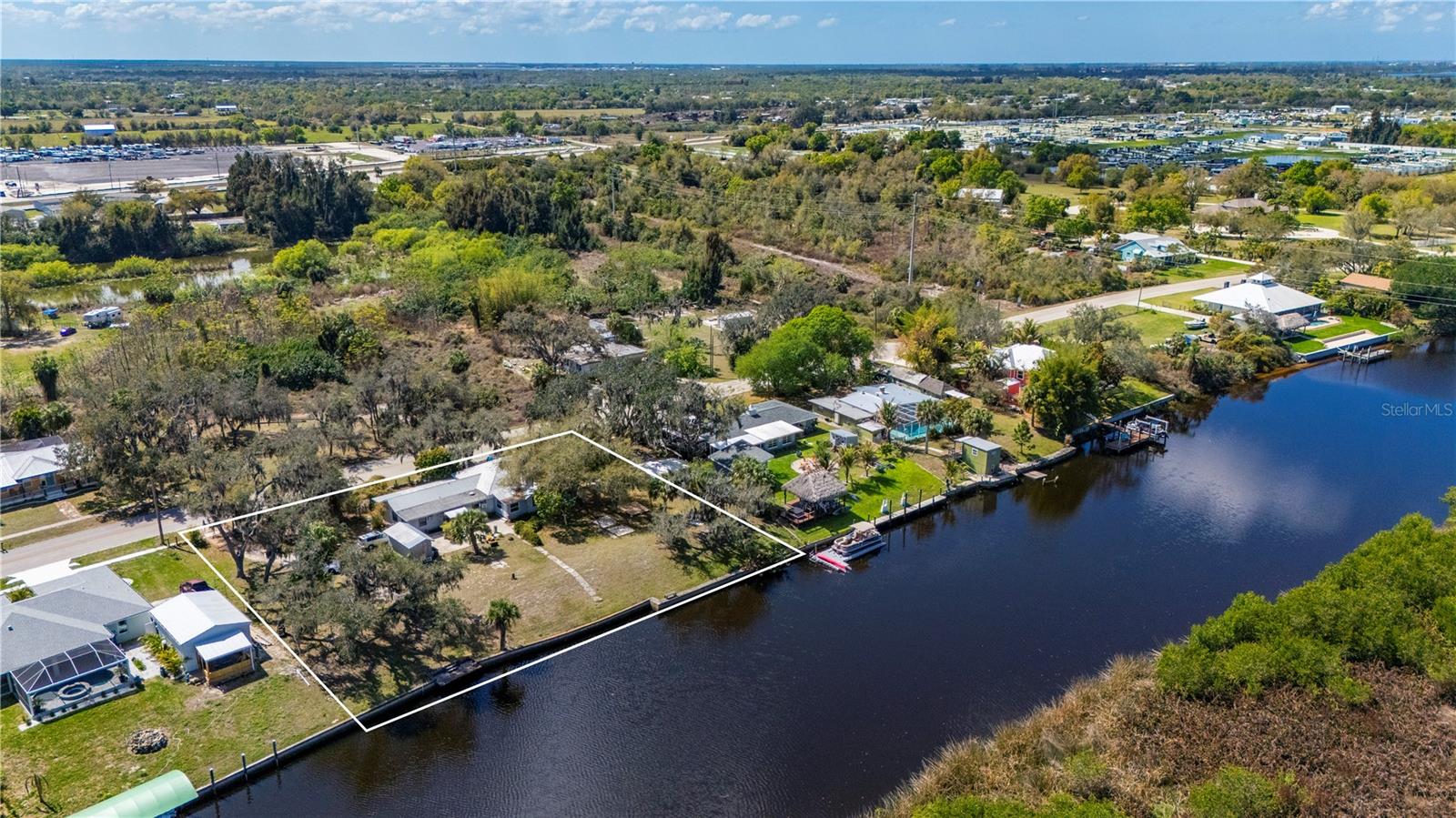 Single Family Residence em PUNTA GORDA, FL - Daniel Dourado