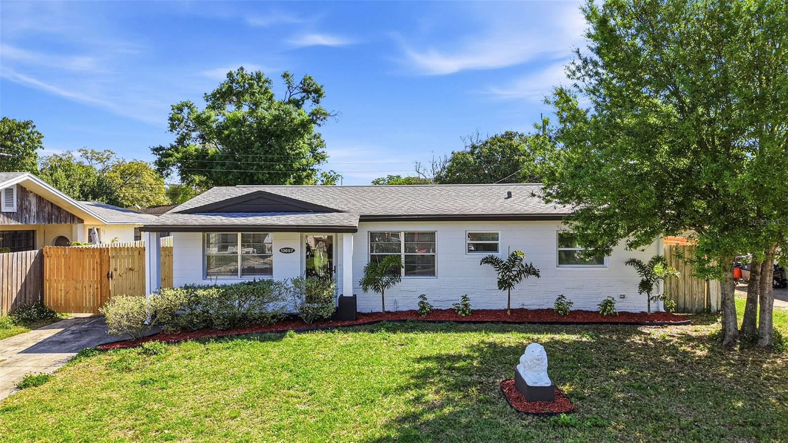 Single Family Residence in LARGO, FL - Daniel Dourado