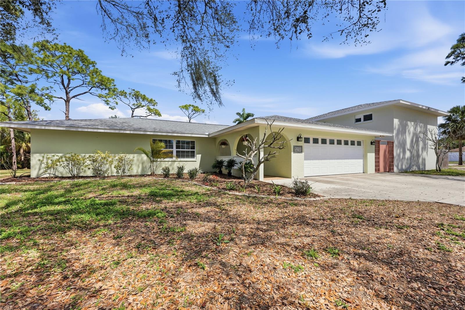 Single Family Residence in SARASOTA, FL - Daniel Dourado