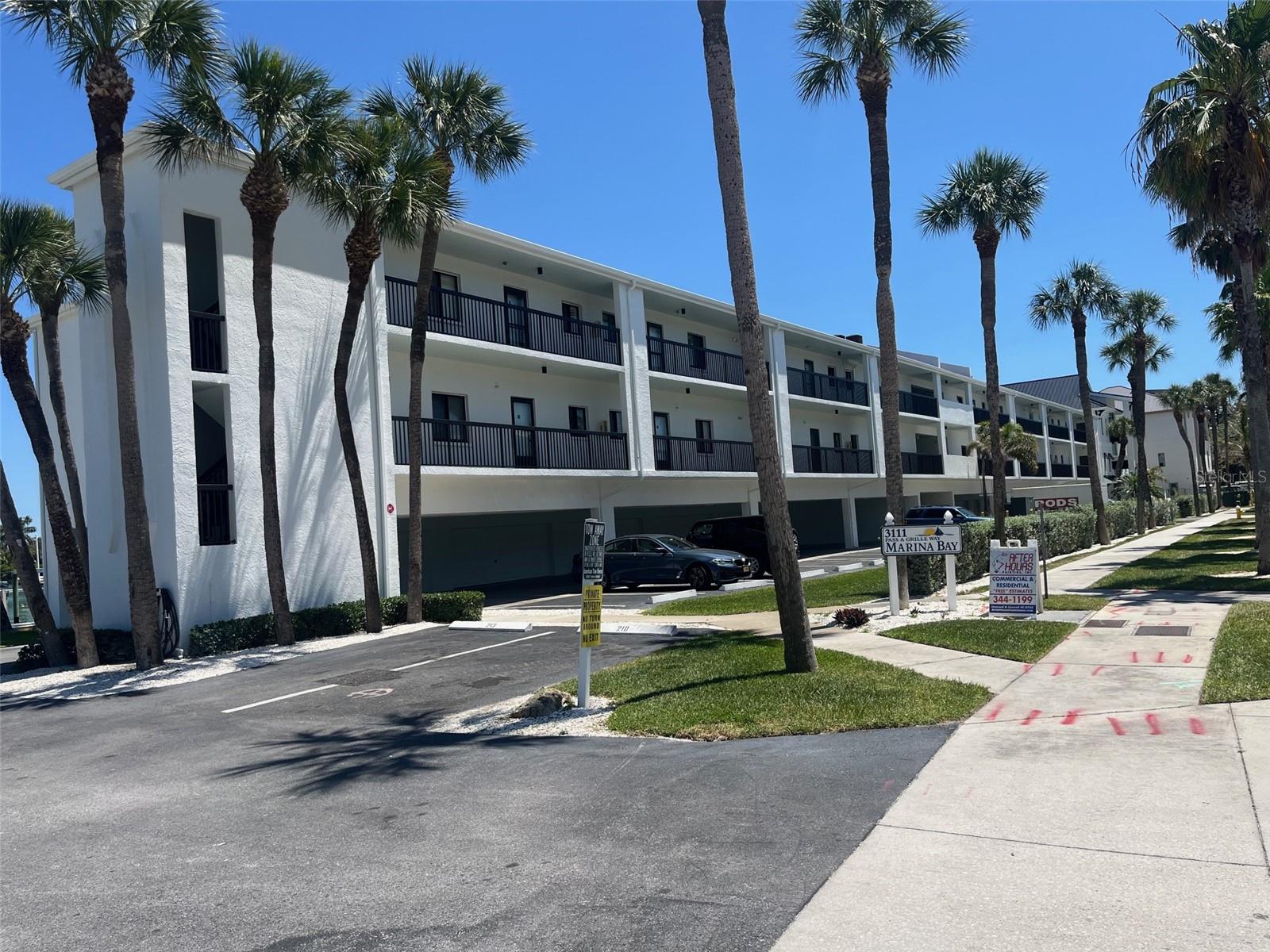 Condominium in ST PETE BEACH, FL - Daniel Dourado