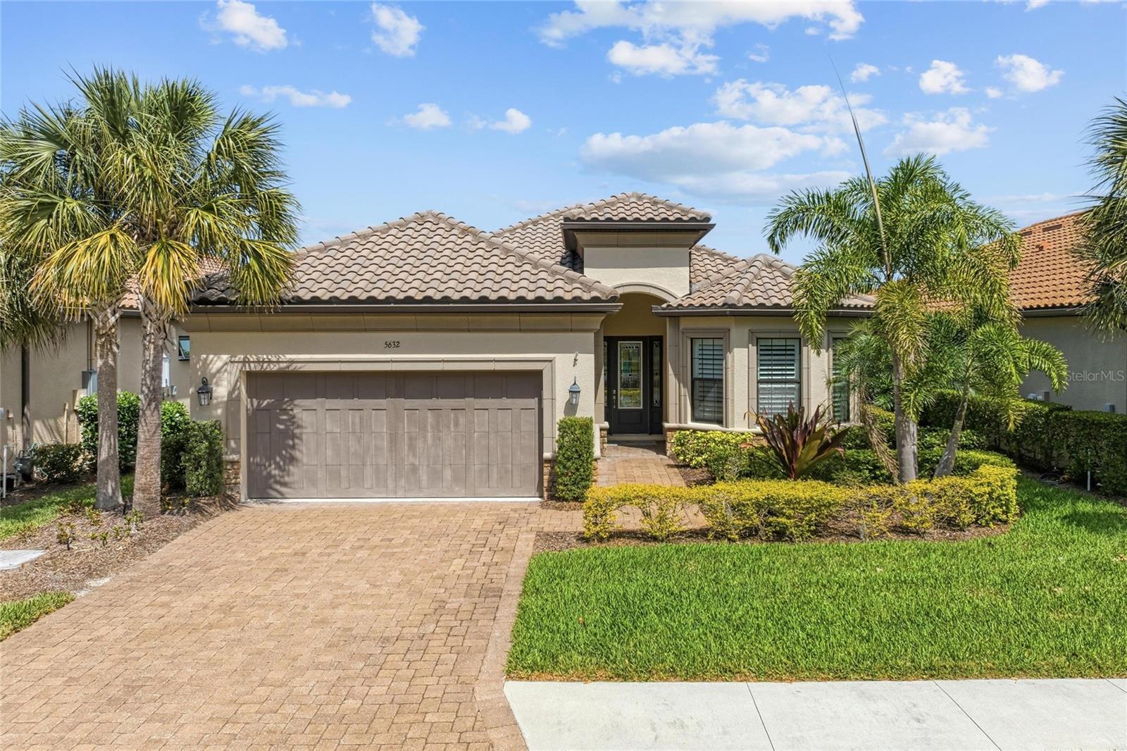 Single Family Residence in NOKOMIS, FL - Daniel Dourado