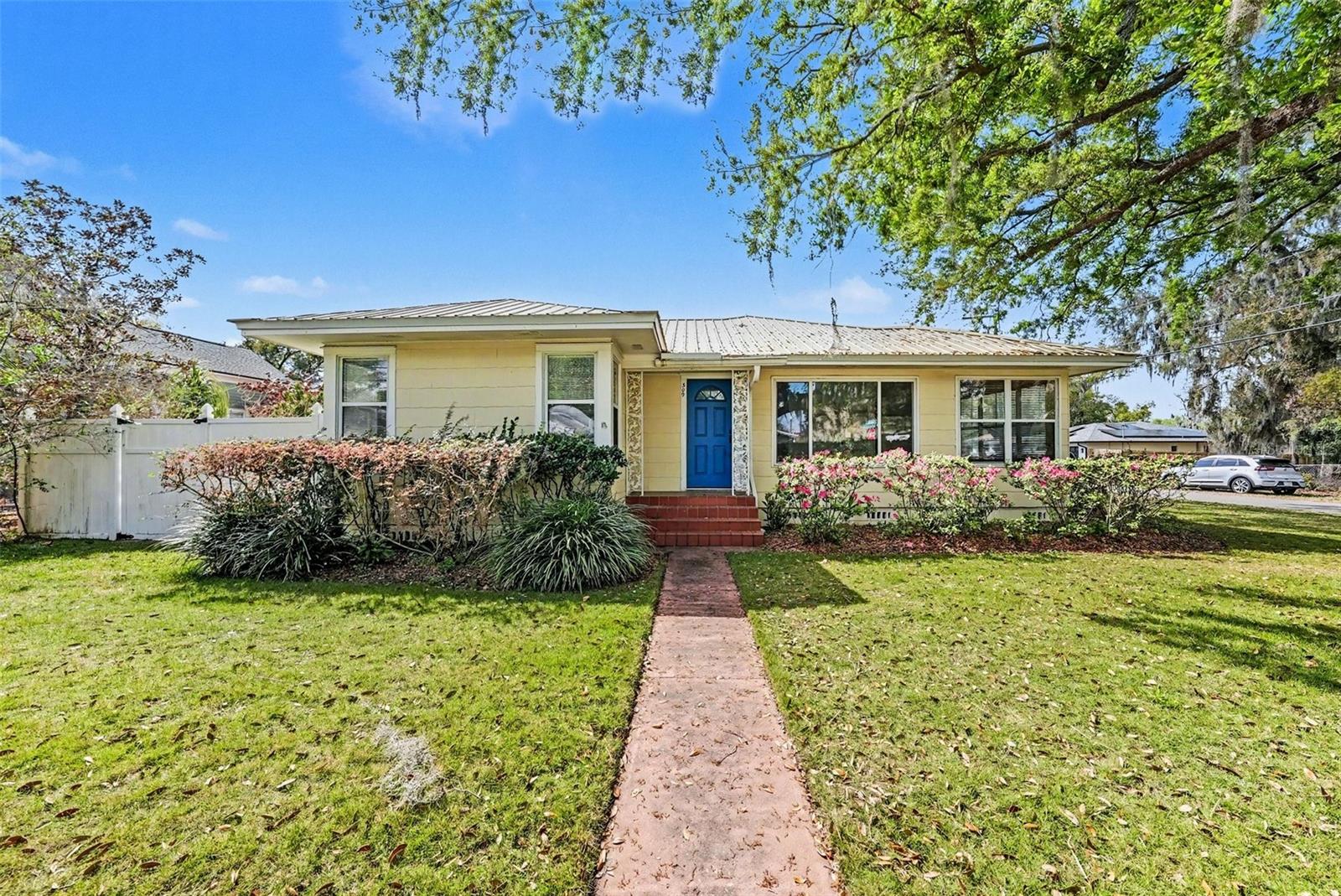 Single Family Residence in PLANT CITY, FL - Daniel Dourado