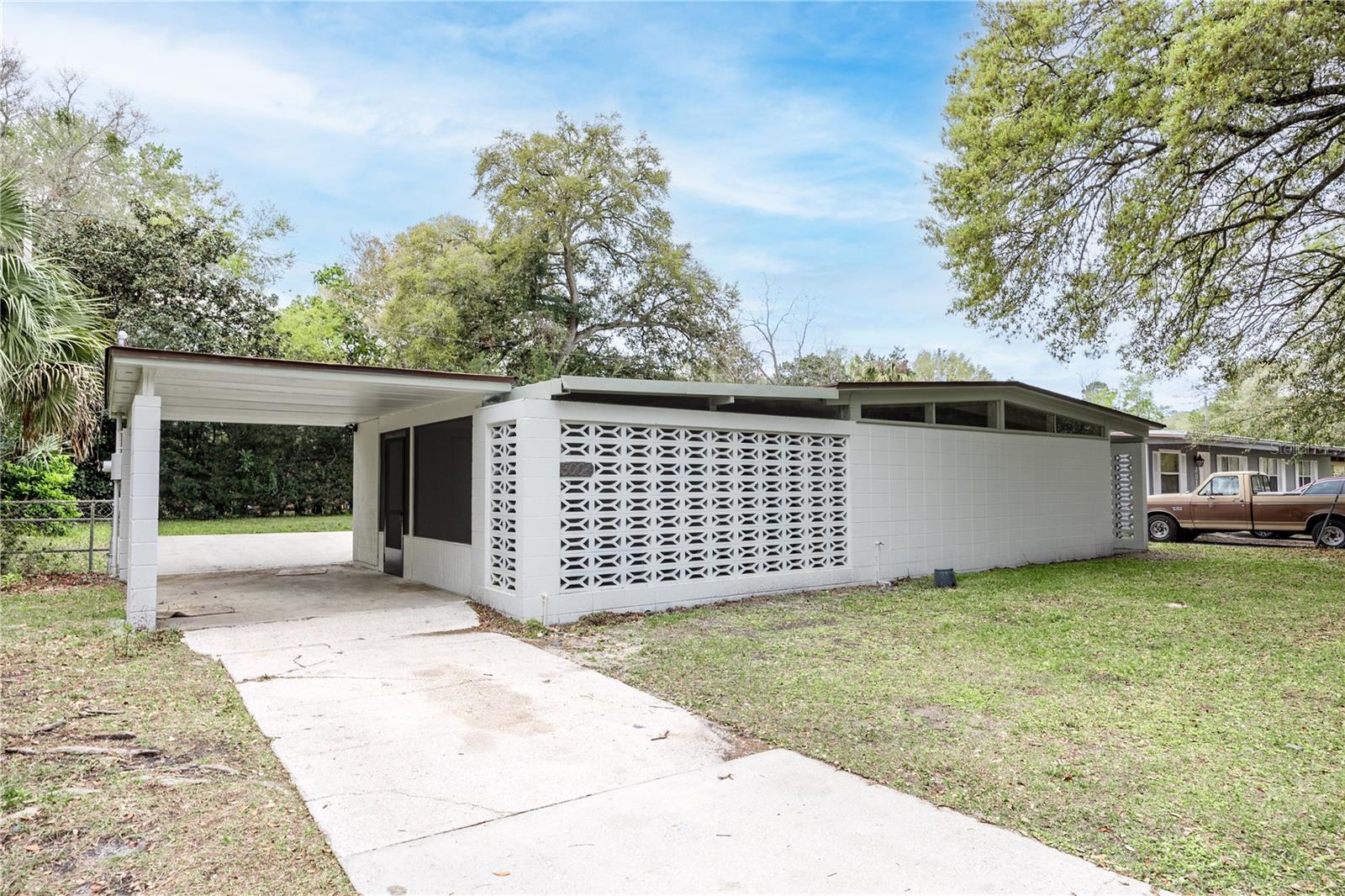 Single Family Residence in GAINESVILLE, FL - Daniel Dourado