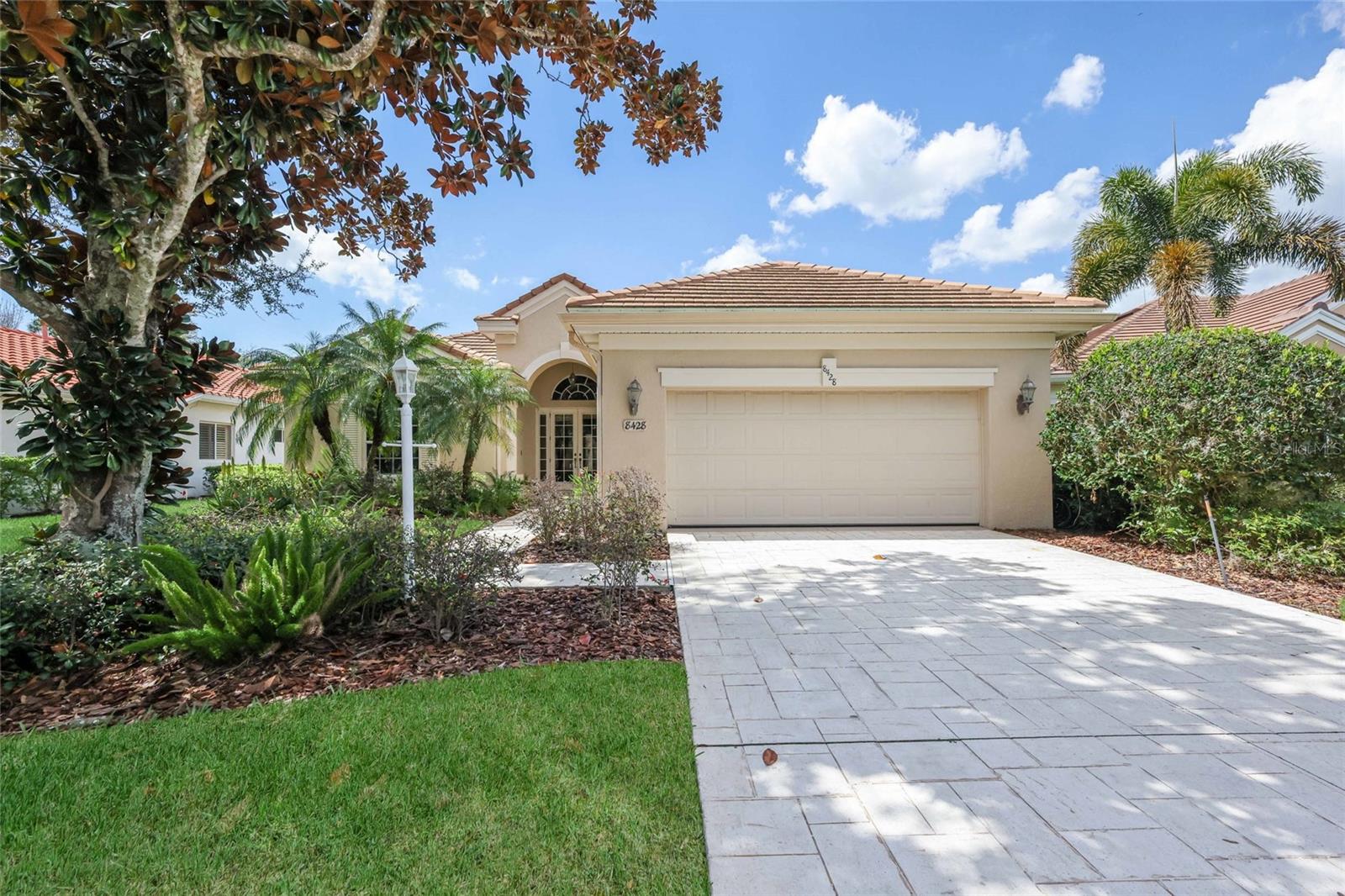 Single Family Residence in LAKEWOOD RANCH, FL - Daniel Dourado