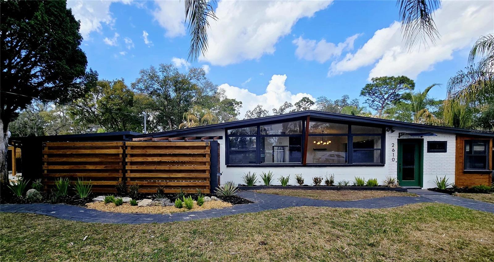 Single Family Residence in ALTAMONTE SPRINGS, FL - Daniel Dourado