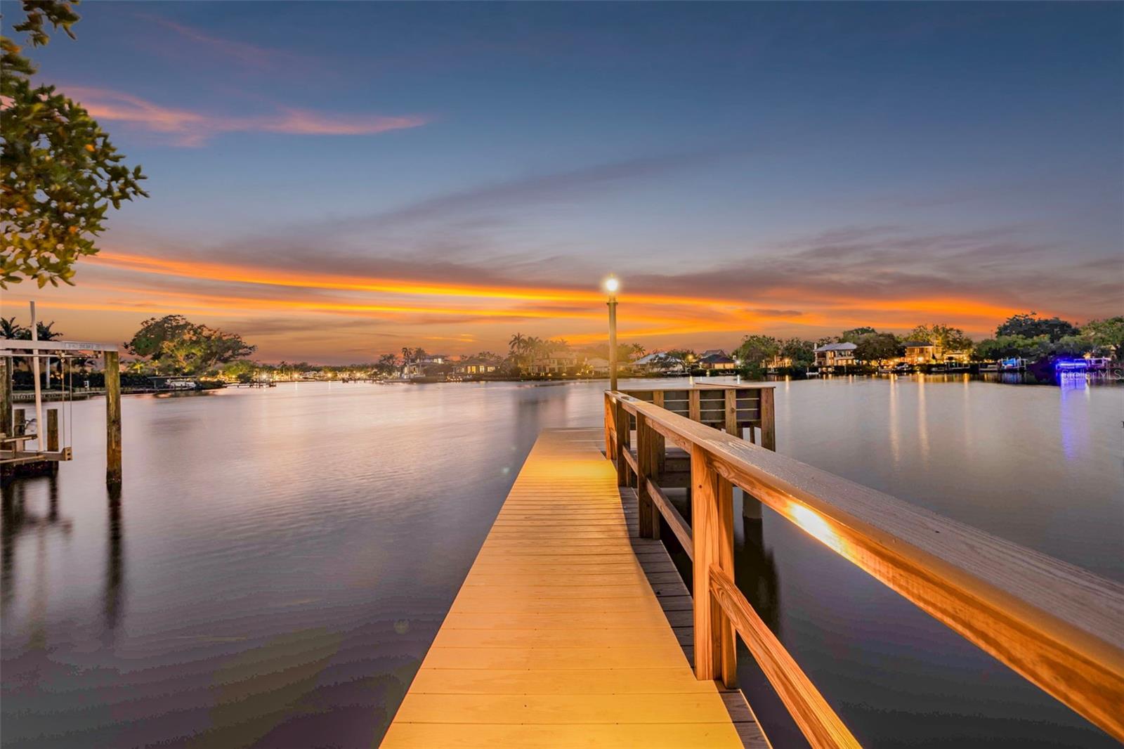Single Family Residence in ST PETERSBURG, FL - Daniel Dourado