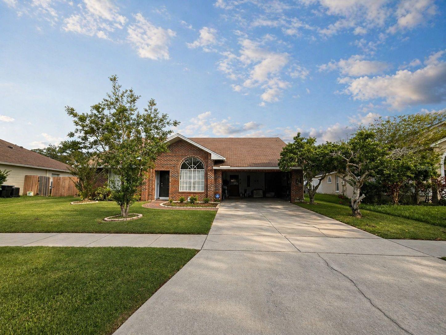 Single Family Residence in ORLANDO, FL - Daniel Dourado
