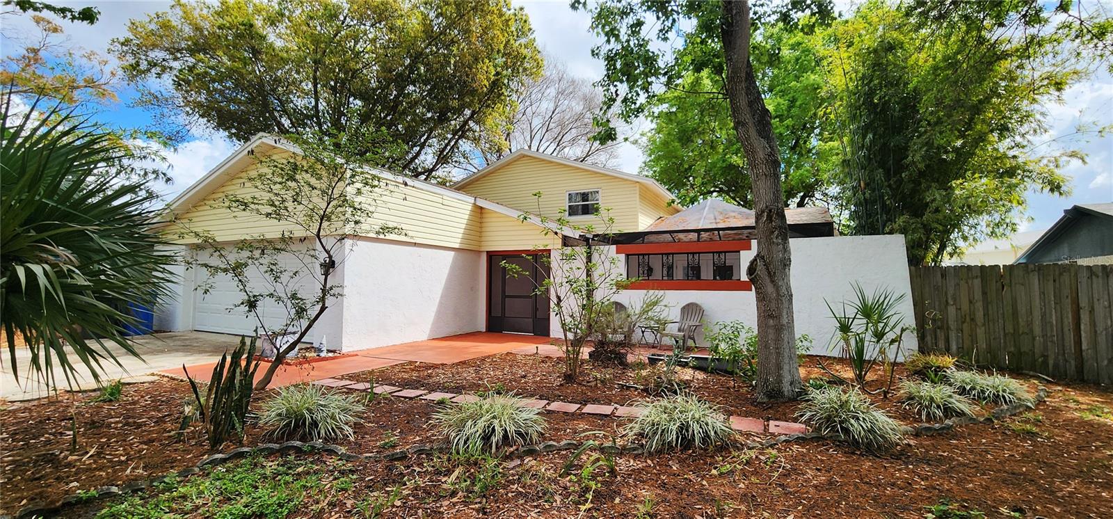 Single Family Residence in TAMPA, FL - Daniel Dourado