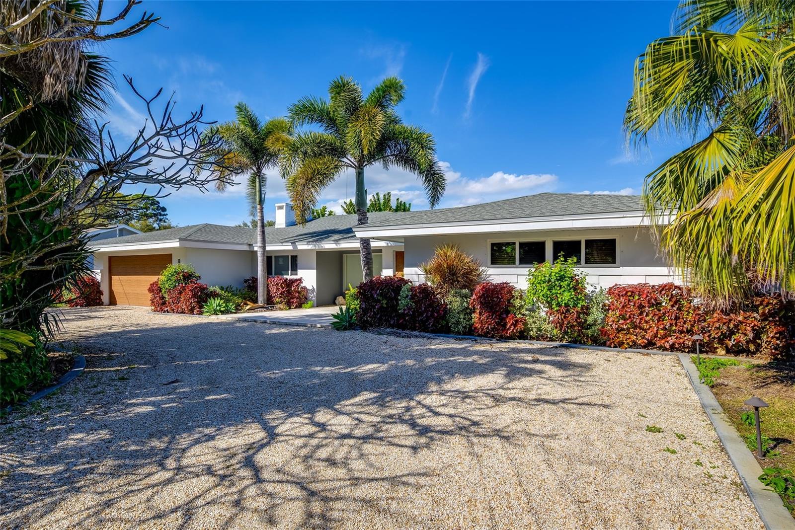 Single Family Residence in ST PETERSBURG, FL - Daniel Dourado