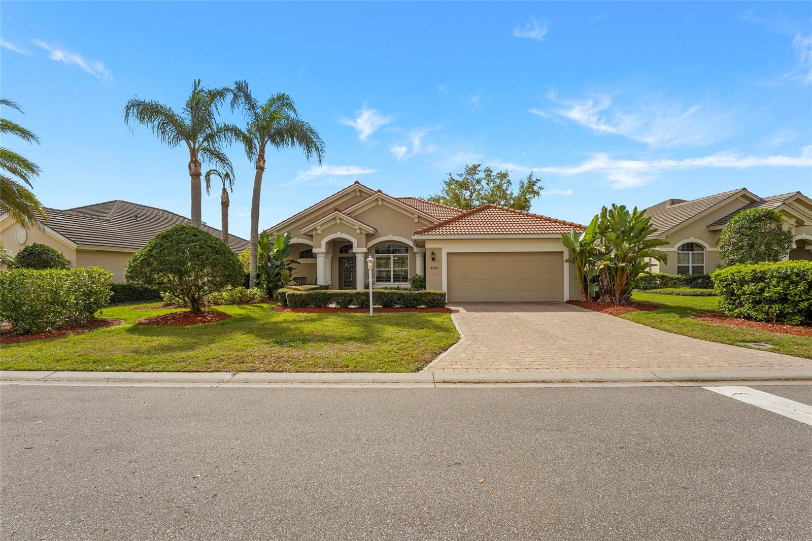Single Family Residence in LAKEWOOD RANCH, FL - Daniel Dourado