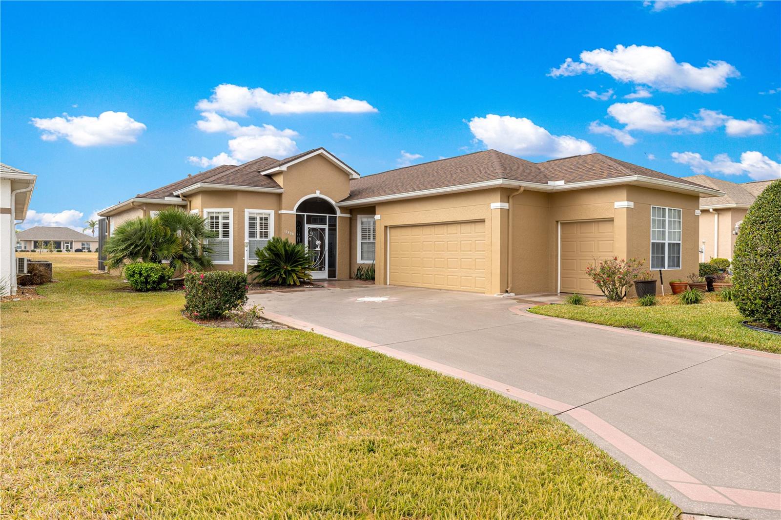 Single Family Residence em SUMMERFIELD, FL - Daniel Dourado