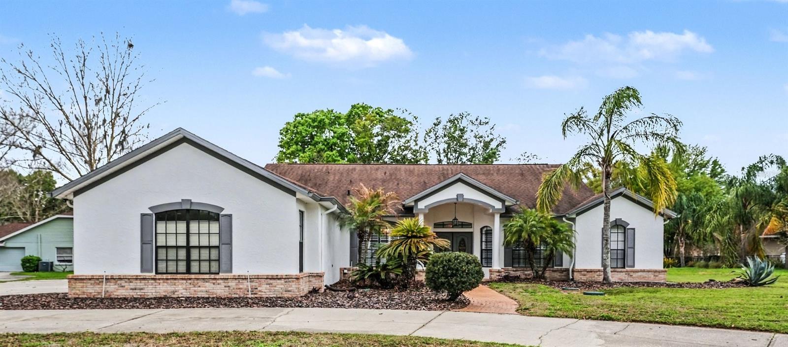 Single Family Residence in LUTZ, FL - Daniel Dourado