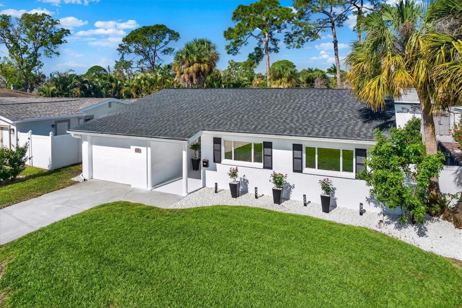 Single Family Residence in ST PETERSBURG, FL - Daniel Dourado