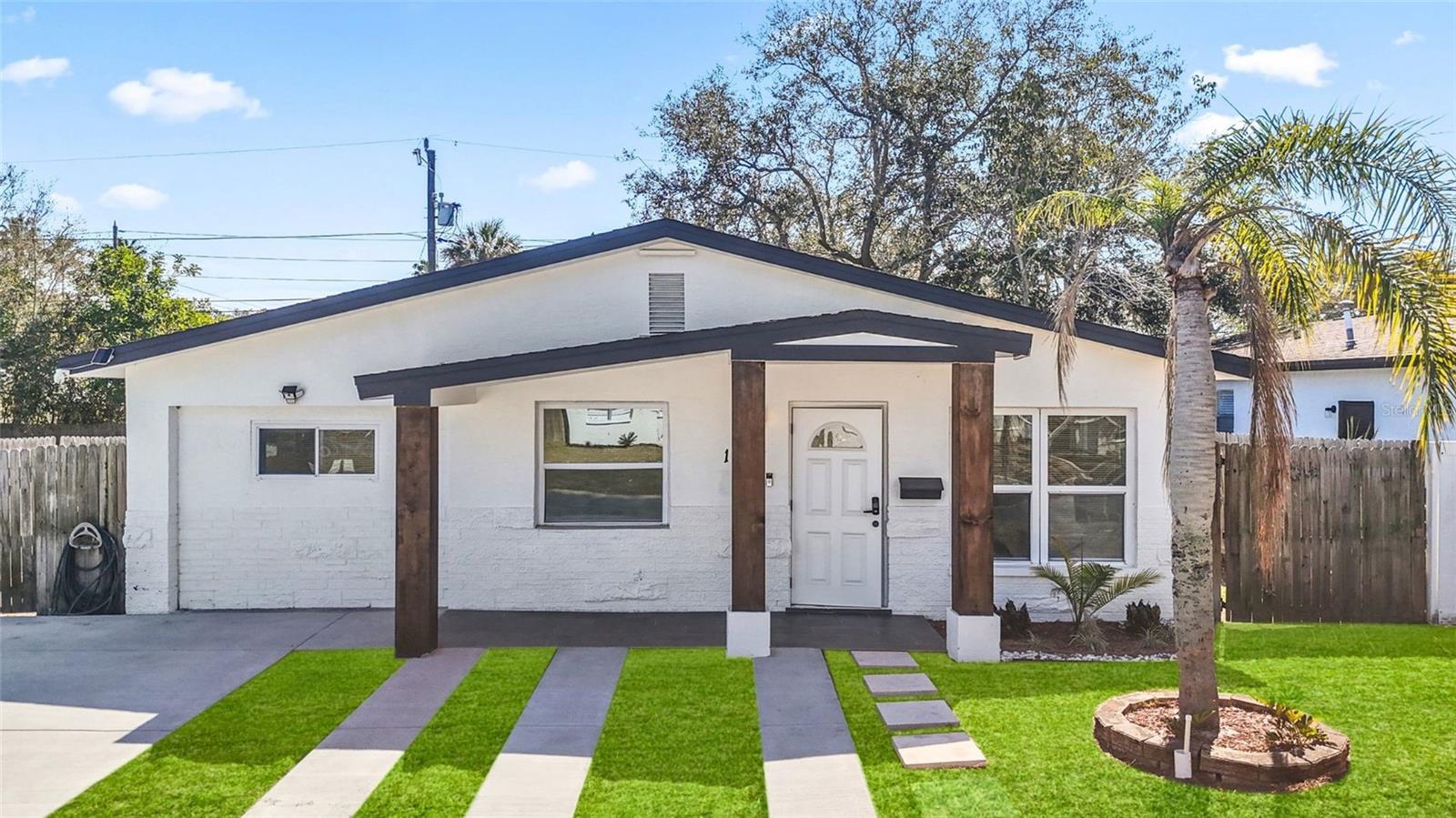 Single Family Residence in ST PETERSBURG, FL - Daniel Dourado