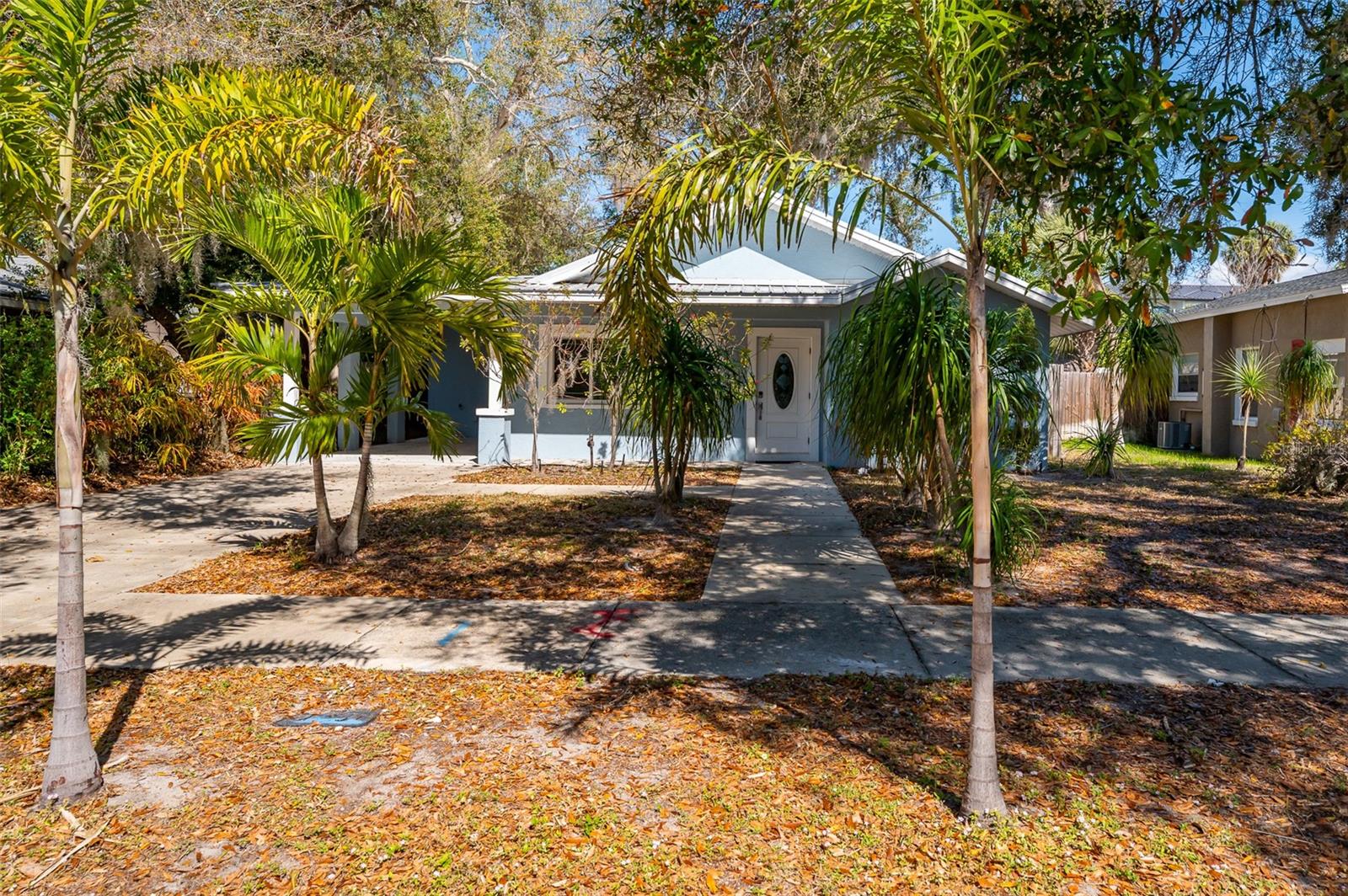 Single Family Residence in SARASOTA, FL - Daniel Dourado