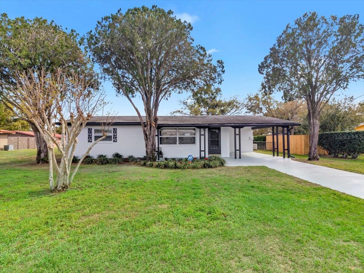Single Family Residence em ZEPHYRHILLS, FL - Daniel Dourado