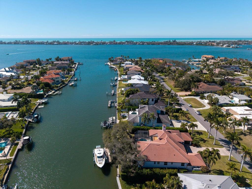 Single Family Residence in SARASOTA, FL - Daniel Dourado