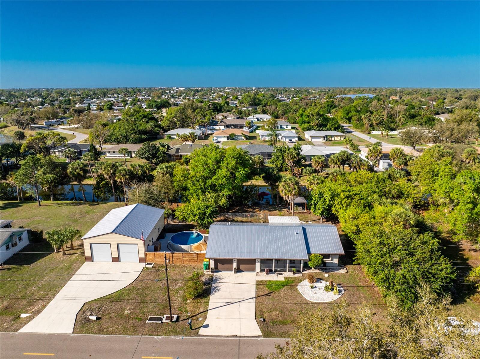 Single Family Residence in PORT CHARLOTTE, FL - Daniel Dourado