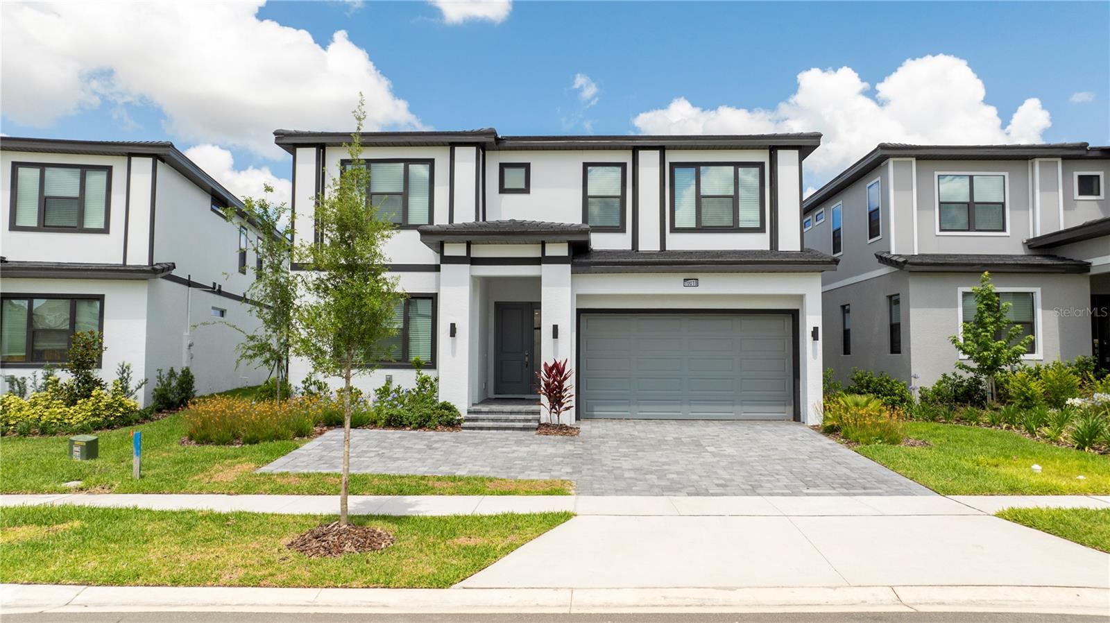 Single Family Residence in ORLANDO, FL - Daniel Dourado