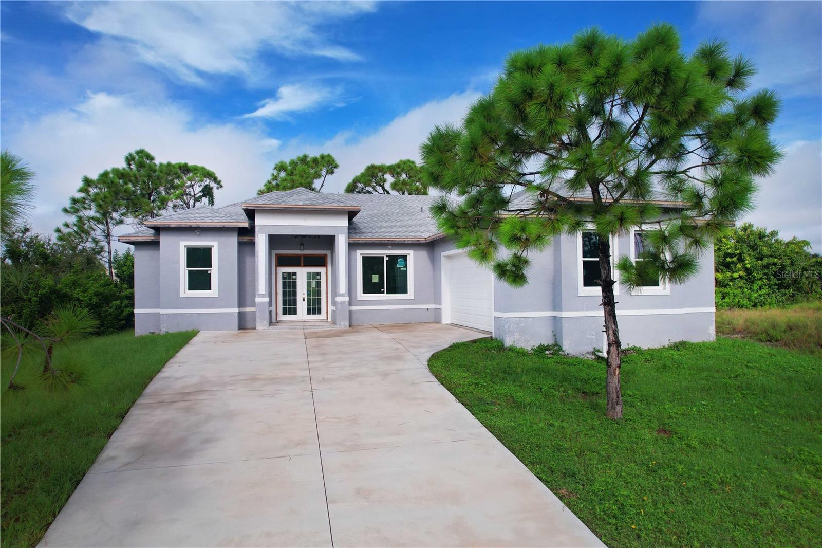 Single Family Residence in PORT CHARLOTTE, FL - Daniel Dourado