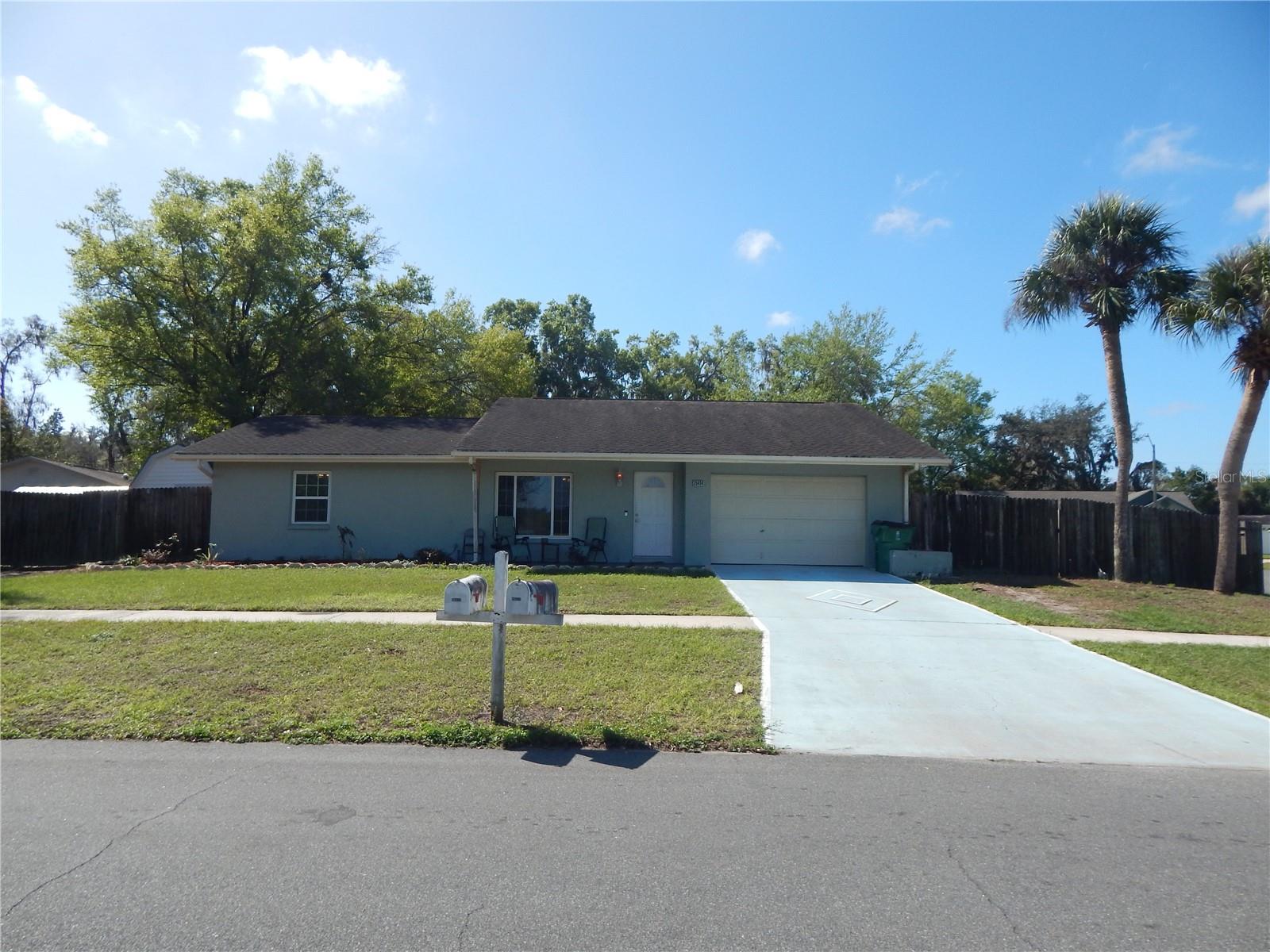 Single Family Residence em ZEPHYRHILLS, FL - Daniel Dourado