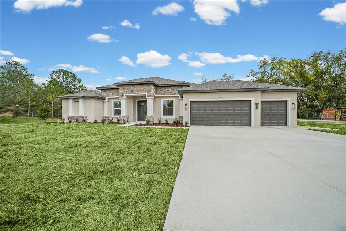 Single Family Residence em SPRING HILL, FL - Daniel Dourado