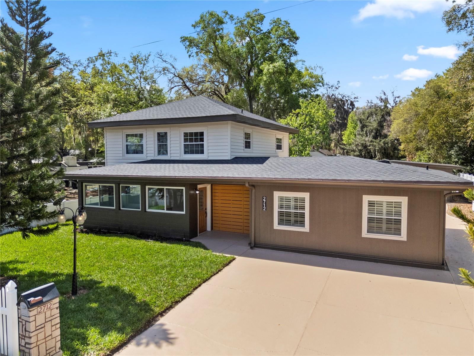 Single Family Residence in ORLANDO, FL - Daniel Dourado