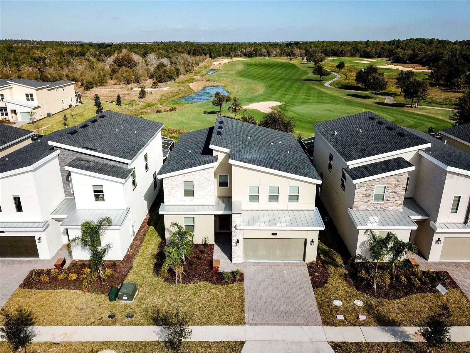 Single Family Residence in DAVENPORT, FL - Daniel Dourado