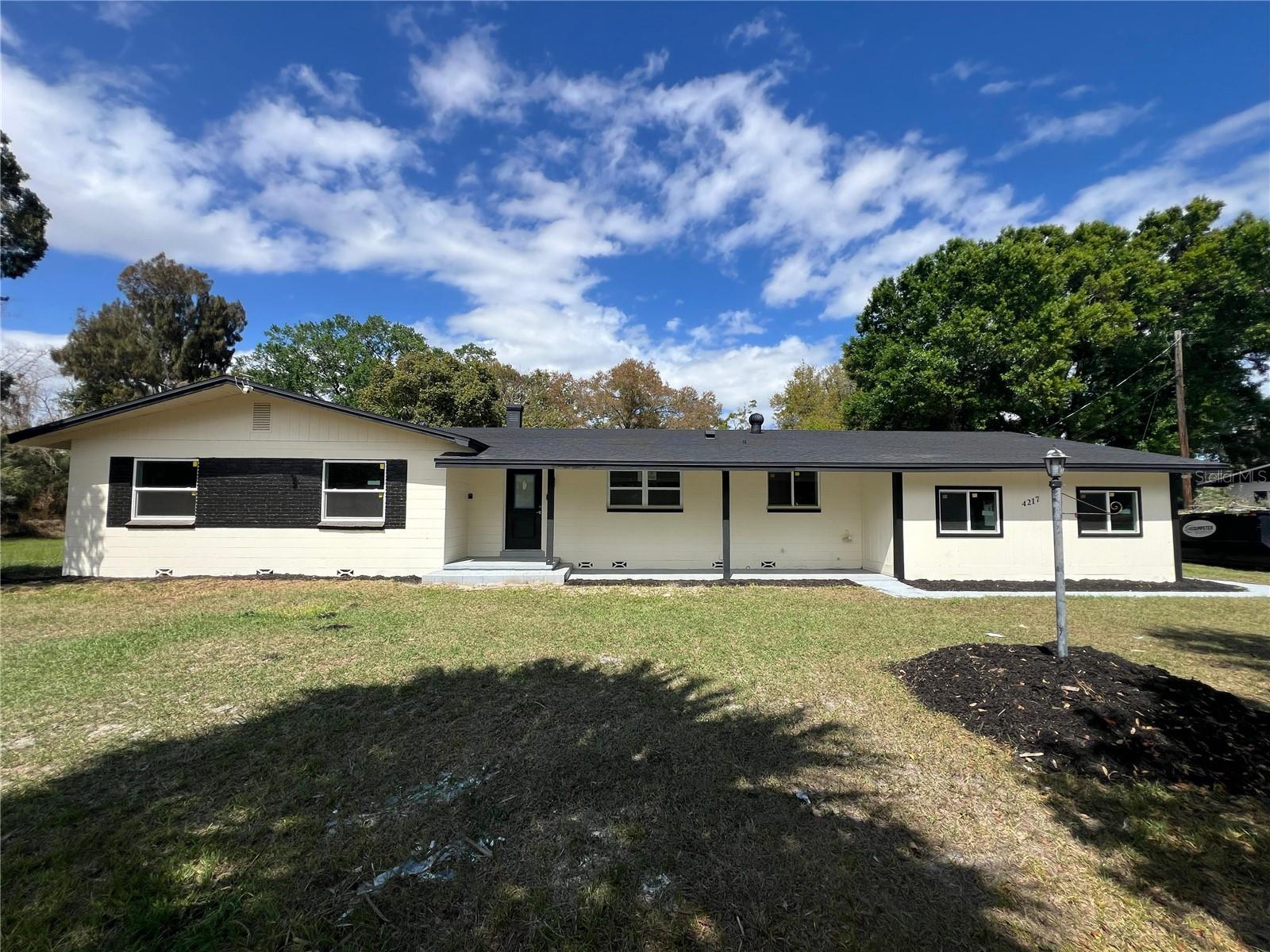 Single Family Residence in ORLANDO, FL - Daniel Dourado