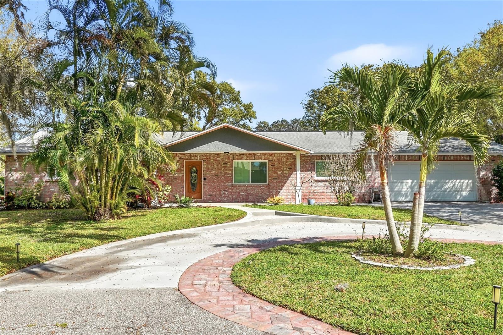 Single Family Residence in PALM HARBOR, FL - Daniel Dourado
